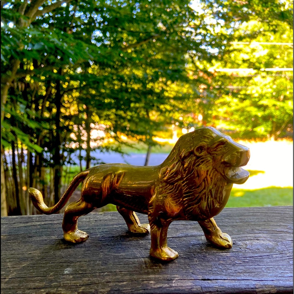 Vintage solid brass lion figure GUC